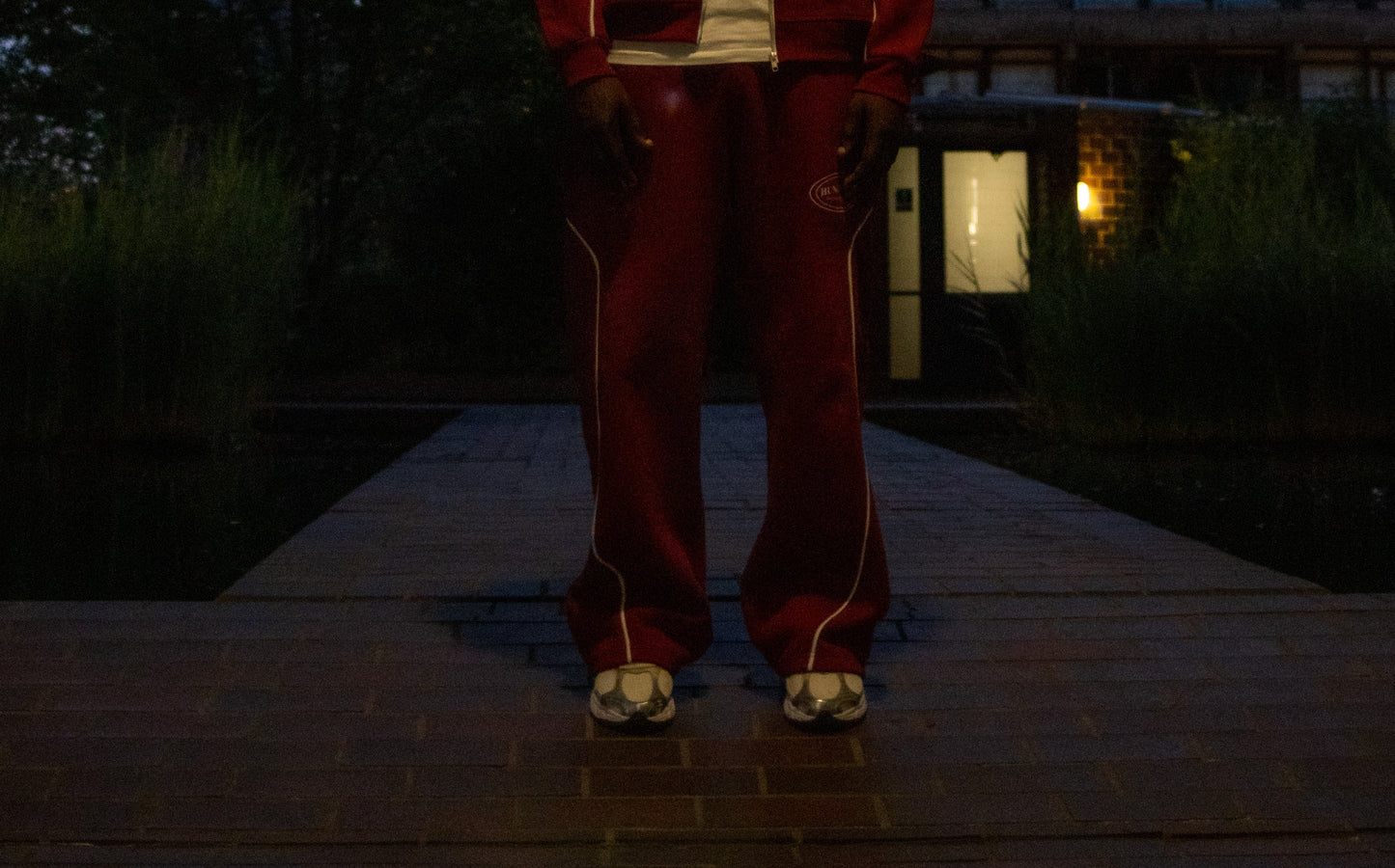 burgundy joggers men